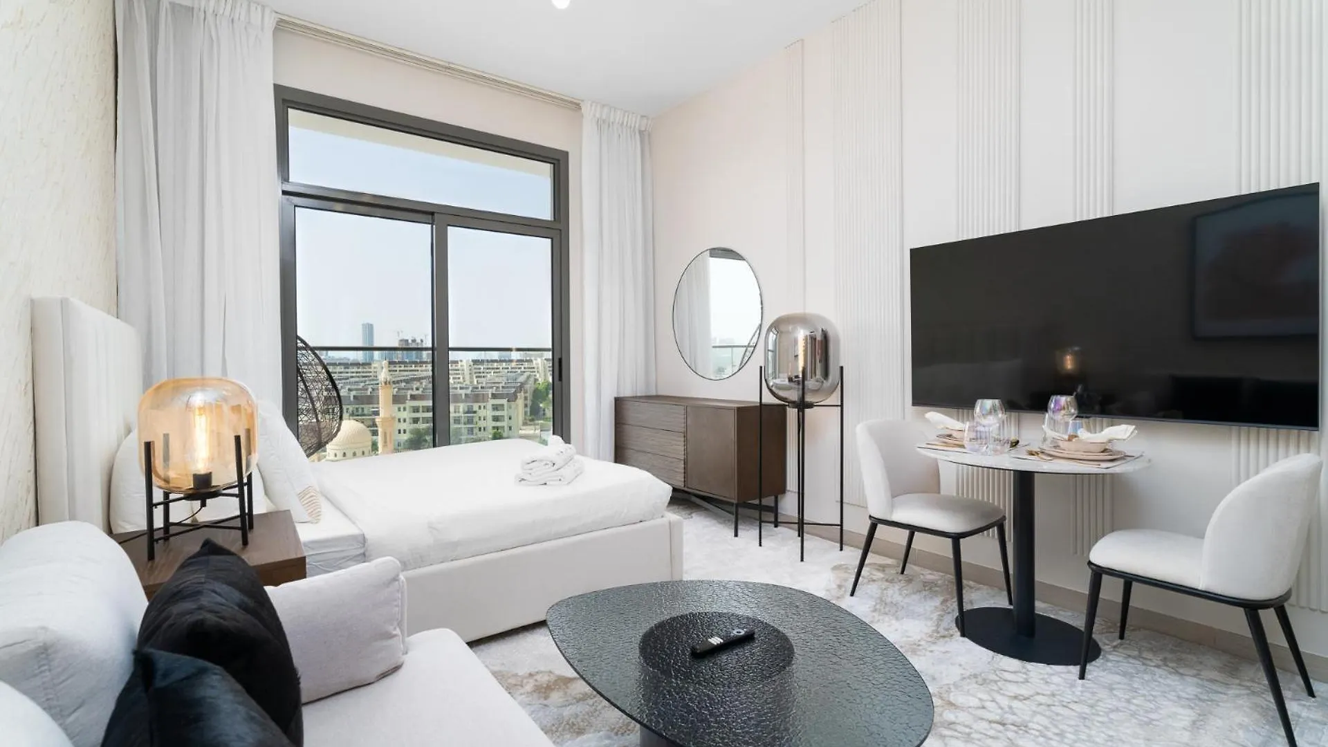 Nasma Luxury Stays - Laya Heights Dubai Apartment